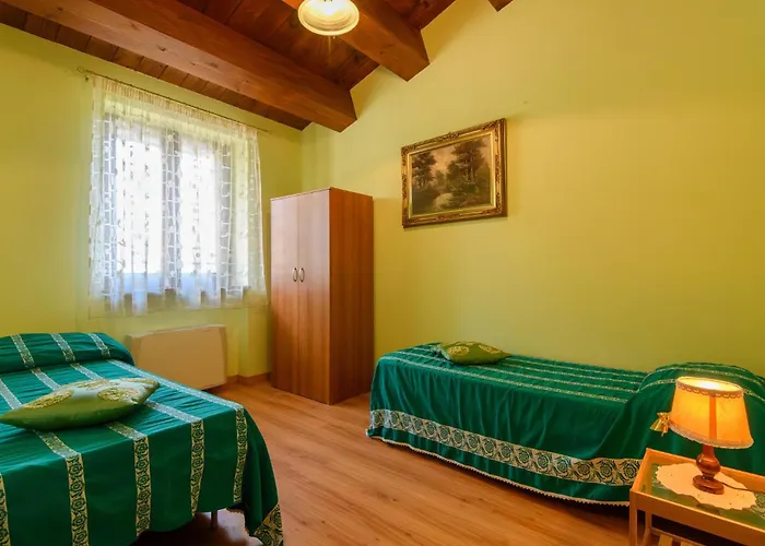 Casa vacanze 3 Bedroom Lovely In Montedinove