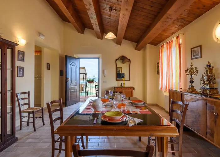 3 Bedroom Lovely In * Montedinove